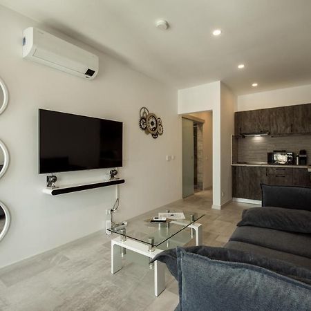 Fancy Penthouse Studio With Lakeview W10 Бухарест Экстерьер фото